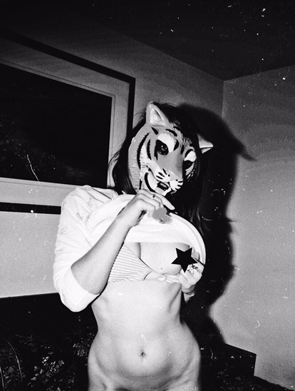 THE ANIMAL IN US – CHARIS KIRCHHEIMER + DUSTIN HOLLYWOOD {NAKID ON THE ROAD/EXCLUSIVE/NSFW}