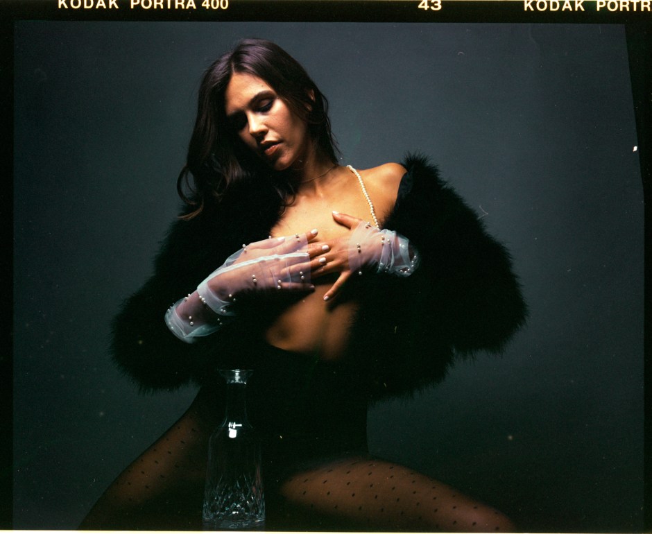 ‘A PEARL SENSATION’ A NEW VISUAL STORY BY PHOTOGRAPHER ‘JONATHAN GOLDIE’