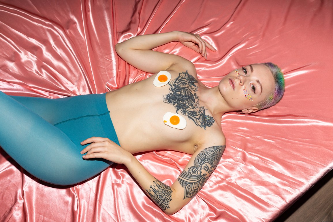 ‘RAZOR’ A NEW VISUAL STORY BY PHOTOGRAPHER ‘YANA KARAVAEVA’