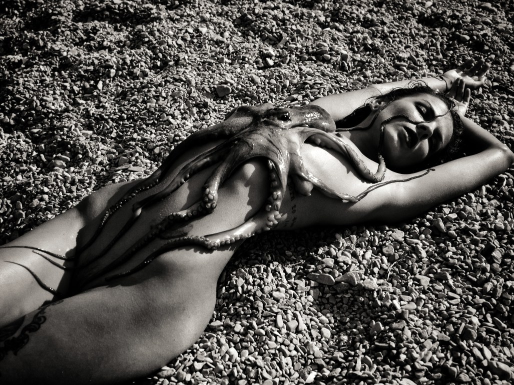 ‘FRIENDS’ A NEW VISUAL STORY BY PHOTOGRAPHER ‘VASSILIS PITOULIS’