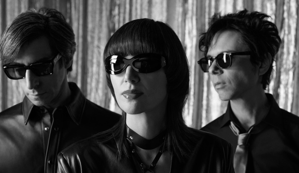 ‘SPITTING OFF THE EDGE OF THE WORLD’ THE FIRST NEW SINGLE/MUSIC VIDEO IN NINE YEARS FROM ‘YEAH YEAH YEAHS’