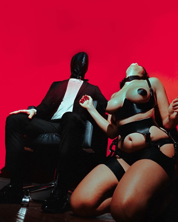 ‘TEH RED ROOM’ A NEW VISUAL STORY BY MODEL ‘TESS KURAGI’ & PHOTOGRAPHER ‘NONOTHING’