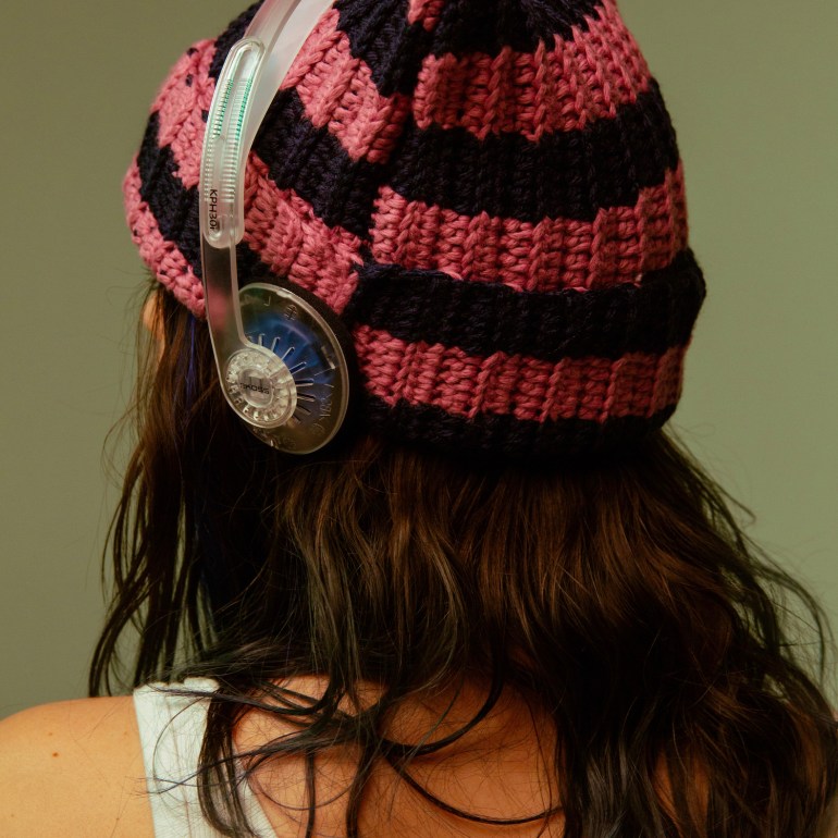 ‘LOVE YOU LATER’ SHARES NEW SINGLE “GIRL WITH HEADPHONES”