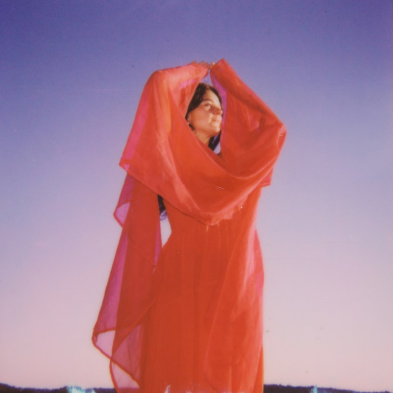 PSYCH-FOLK SINGER-SONGWRITER ‘MARIEE SIOU’ PENS LOVE LETTER TO CALIFORNIA & REFLECTS ON THE CLIMATE CRISIS WITH TITLE TRACK & VIDEO “CIRCLE OF SIGNS” FROM FORTHCOMING EP OUT NOW