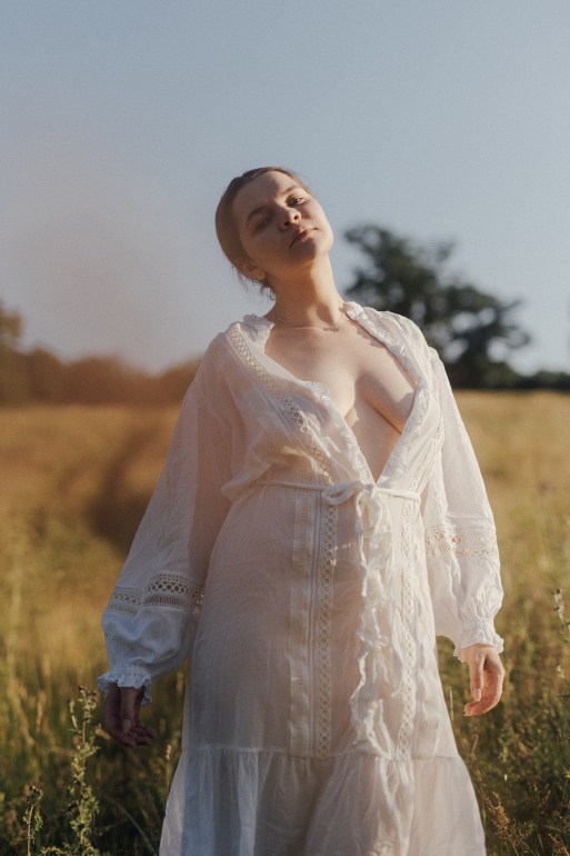 ‘GOLDEN HOUR’ A NEW EDITORIAL STORY BY UK PHOTOGRAPHER ‘JOANNA WOLINSKA’