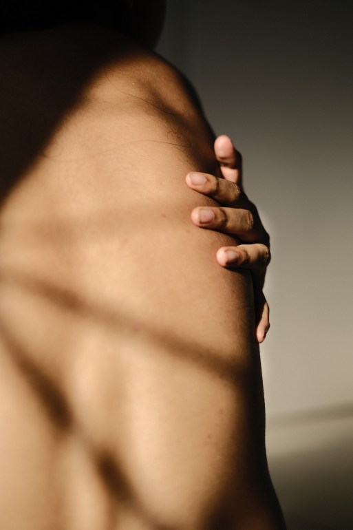 “ESSENCE UNVEILED: GAYATRI AICH’S CAPTIVATING JOURNEY IN ‘TRACING MEMORIES: WOMANHOOD, TOUCH, AND FRAGRANCE'”